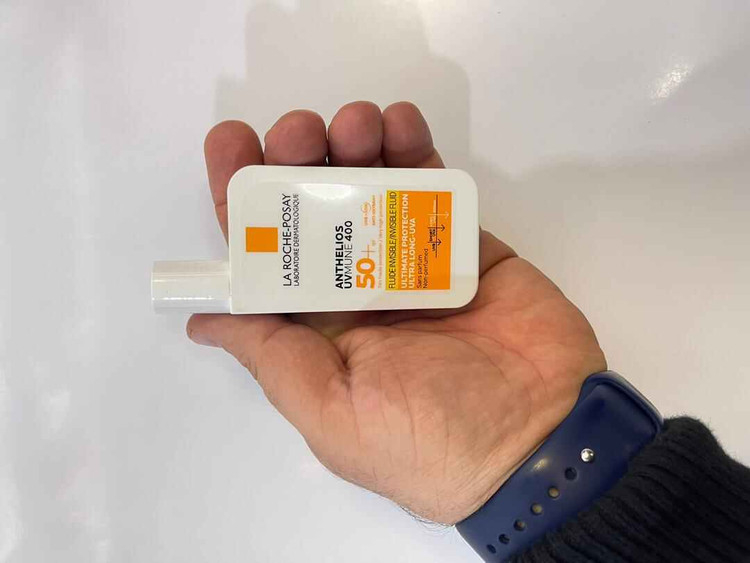کرم ضد آفتاب بدون رنگ لاروش پوزای مدل Anthelios XL حجم 50 میل اصل